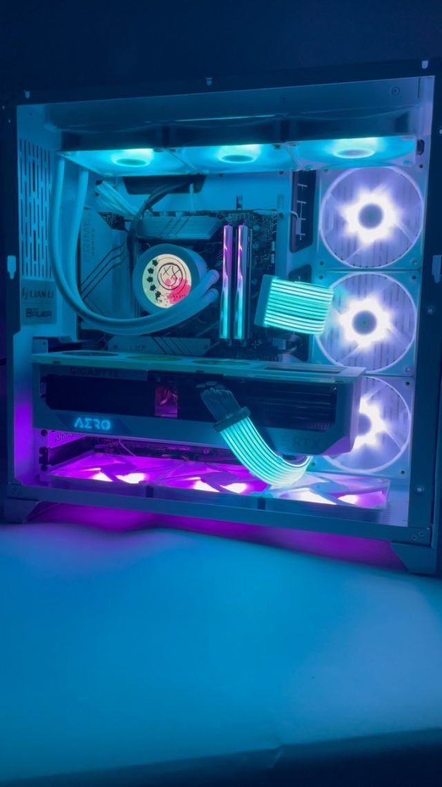 Awesome @blink182 themed build for @adamasher85 #blink-182 #allthesmallthings all white Intel i7 with the @gigabyte_official AERO RTX 4080